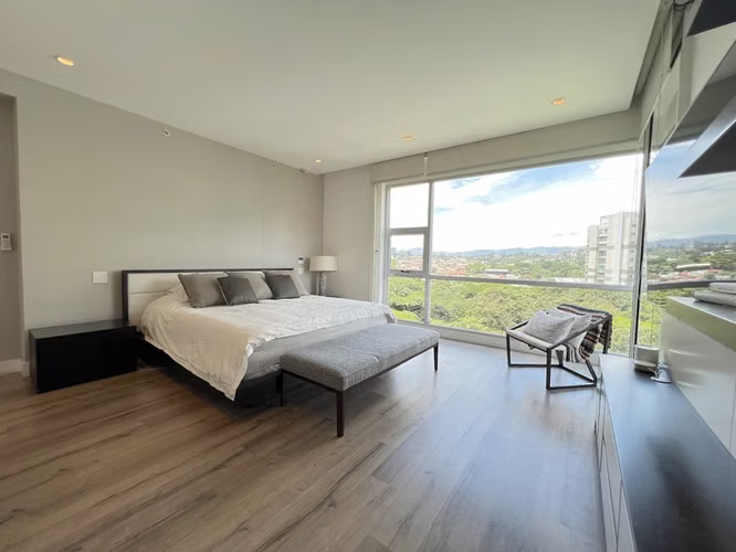 En Venta: Lujoso Apartamento de 4 Habitaciones y 3.5 Baños en Central Park, Escazú 22116