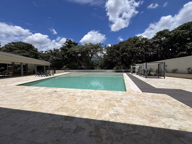 En Venta: Lujoso Apartamento de 4 Habitaciones y 3.5 Baños en Central Park, Escazú 22116