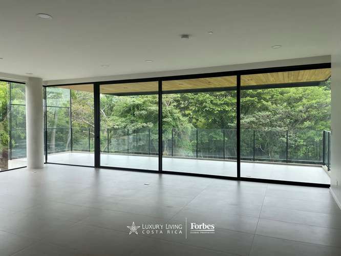 20790 - Apartamento de 3 habitaciones moderno con terraza en Escazu