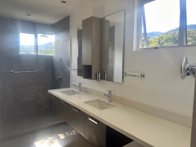 Escazú Jaboncillo, casa moderna, con lindas vistas. Para alquiler o venta - Imagen 12