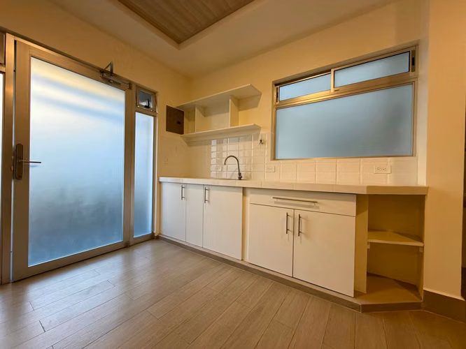 TOKYO APARTA ESTUDIOS / MARIA AUXILIADORA