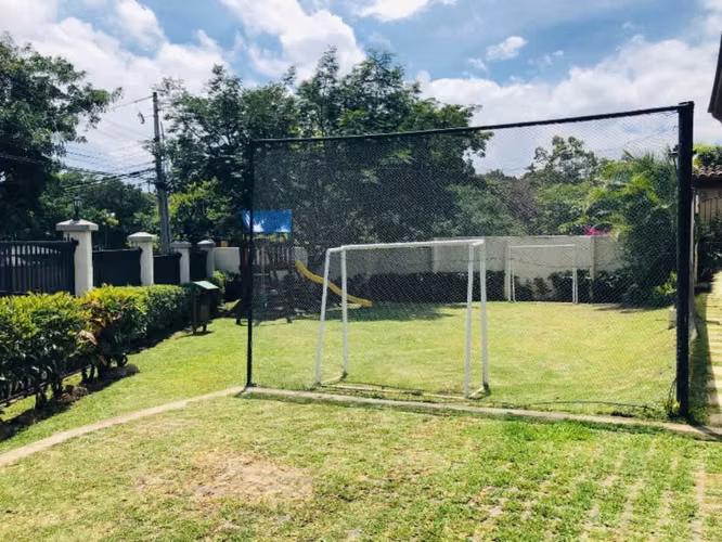 ESCAZU CERCA LA PACO! CASA EN CONDOMINIO 3 HAB + SERVICIO