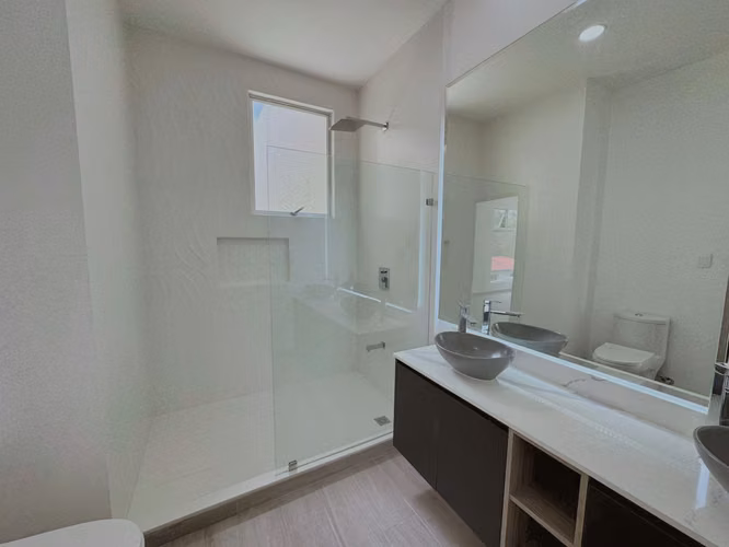 ALQUILER Y VENTA DE CASA NUEVA-EXCLUSIVO CONDOMINIO EN SANTA ANA - Imagen 11