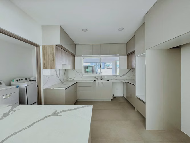 ALQUILER Y VENTA DE CASA NUEVA-EXCLUSIVO CONDOMINIO EN SANTA ANA - Imagen 3