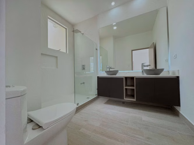 ALQUILER Y VENTA DE CASA NUEVA-EXCLUSIVO CONDOMINIO EN SANTA ANA - Imagen 10
