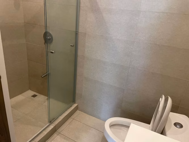 SE VENDE APARTAMENTO EN EXCLUSIVA TORRE (PINARES, CURRIDABAT)