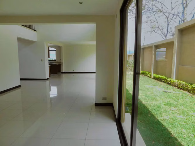 VENTA DE CASA EN CONDOMINIO - ESCAZÚ - Imagen 3