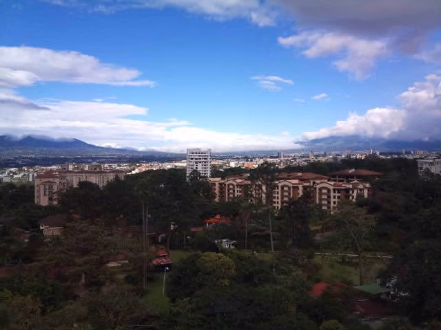 Venta condominio, Escazú, Jaboncillo, Condominio, en lindo edificio. REBAJADO !!