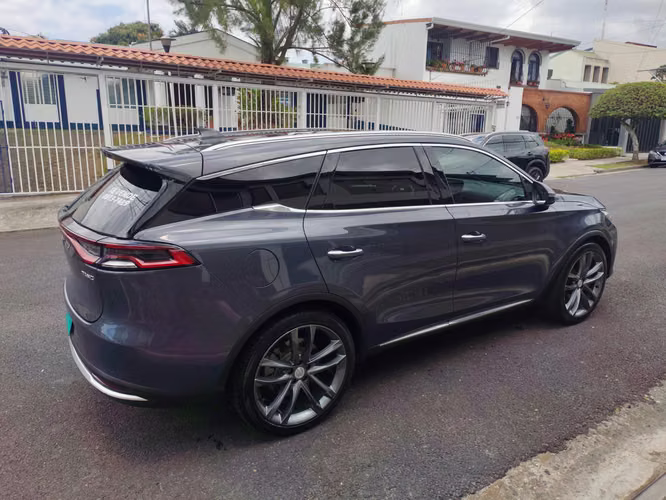 BYD TANG GS 2021 AUTOMATICO 7 AÑOS GARANTIA BATERIA RECIBO