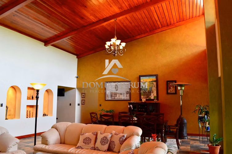 Casa en Venta en San Rafael de Heredia en El Tirol de un nivel