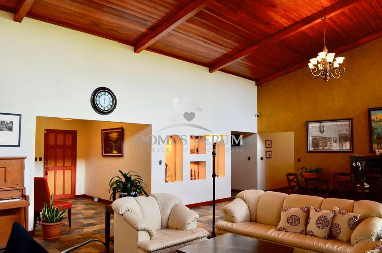 Casa en Venta en San Rafael de Heredia en El Tirol de un nivel