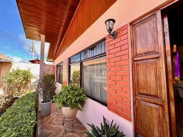 Casa de un nivel en residencial, Cartago centro