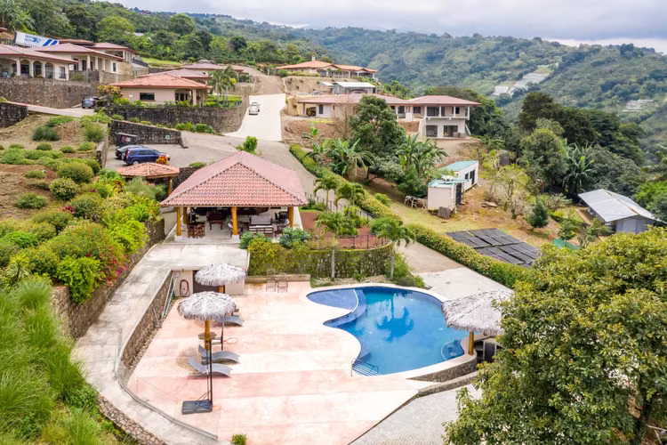 Casa en venta en Naranjo, amueblada, en comunidad cerrada, vistas espectaculares
