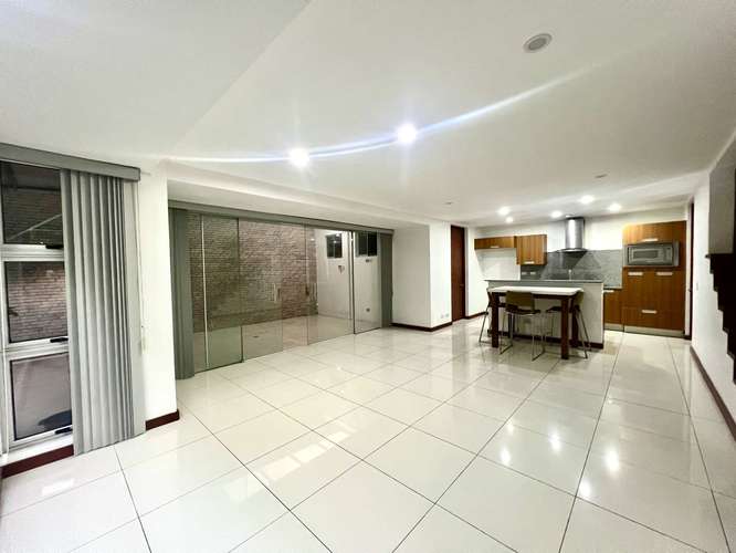 ESPECTACULAR CASA 349M2 DE TRES PISOS EN CONDOMINIO EN SANTA ANA - Imagen 3