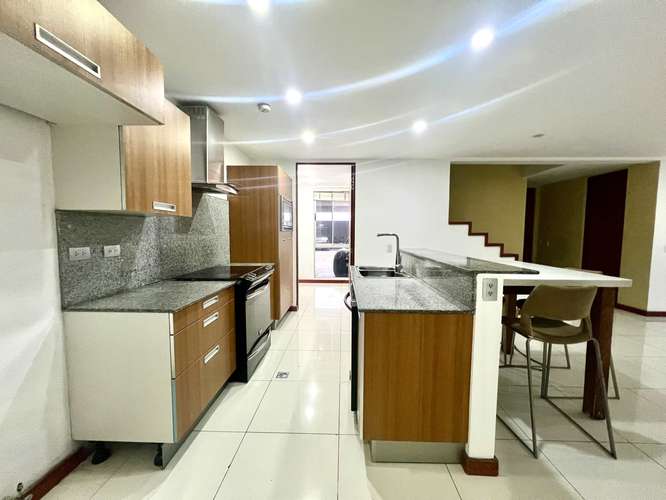 ESPECTACULAR CASA 349M2 DE TRES PISOS EN CONDOMINIO EN SANTA ANA - Imagen 4