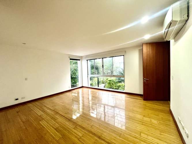 ESPECTACULAR CASA 349M2 DE TRES PISOS EN CONDOMINIO EN SANTA ANA - Imagen 11