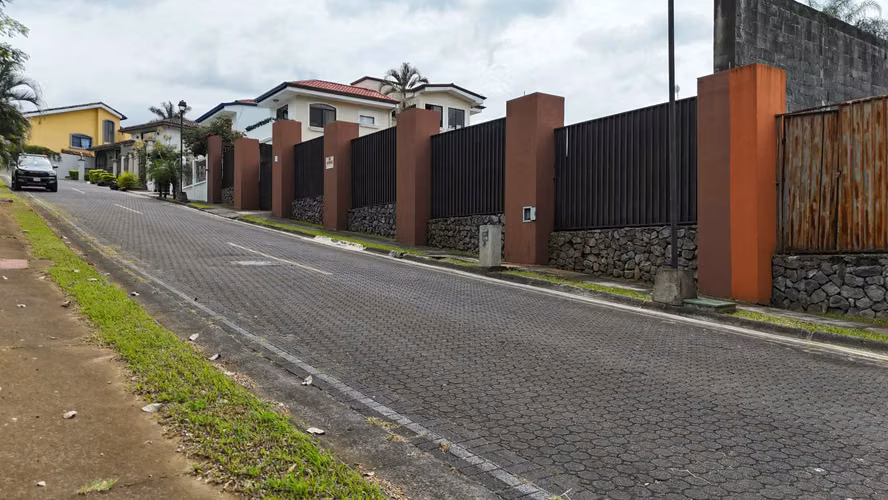 EN VENTA -  AMPLIO LOTE EN EXCLUSIVO RESIDENCIAL – LA ASUNCION, BELEN - Imagen 8