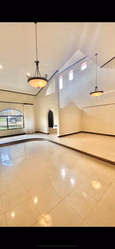 Escazú en Venta Hermosa Casa 6 HAB  Espacio de parqueo 10 carros - Imagen 10