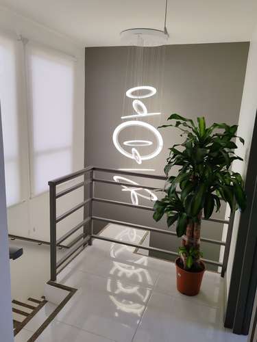 Venta de lujosa casa con piscina, 4 dormitorios, 4 parqueos en Condominio Floresta.