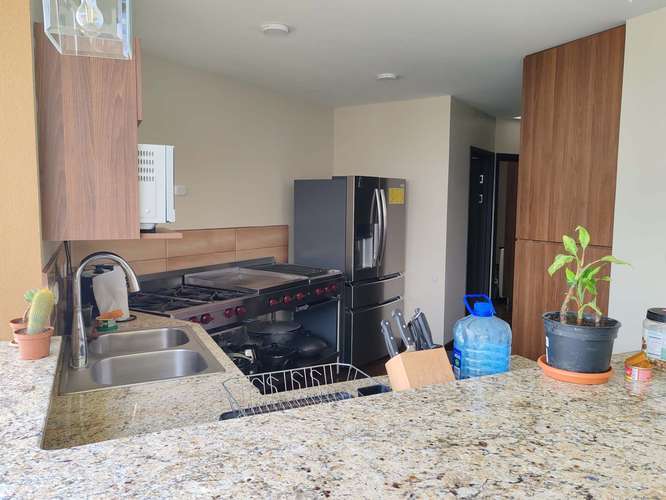 Venta de lujosa casa con piscina, 4 dormitorios, 4 parqueos en Condominio Floresta.