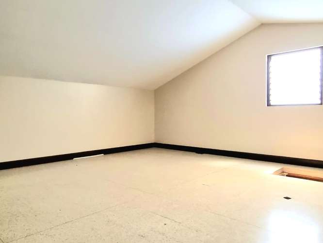 Hermosa casa de una planta, 3 dormitorios, 4 parqueos, 200m2 en Condominio Floresta.