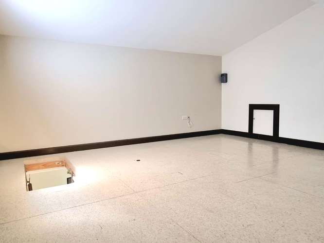 Hermosa casa de una planta, 3 dormitorios, 4 parqueos, 200m2 en Condominio Floresta.