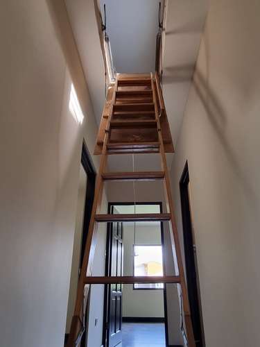 Hermosa casa de una planta, 3 dormitorios, 4 parqueos, 200m2 en Condominio Floresta.