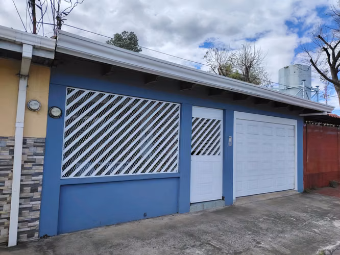 CASA EN VENTA  –CON EXCELENTE UBICACIÓN COMERCIAL  ALAJUELA CENTRO - Imagen 1