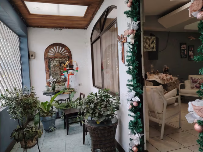 CASA EN VENTA  –CON EXCELENTE UBICACIÓN COMERCIAL  ALAJUELA CENTRO - Imagen 2