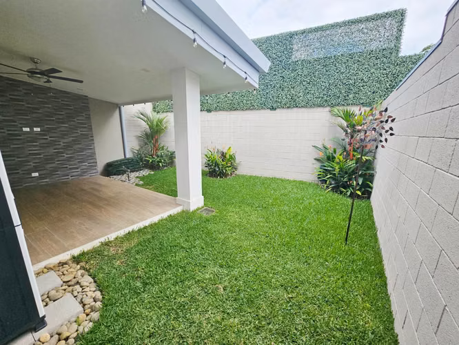 ESCAZU GUACHIPELIN! CASA CONTEPORANEA 3HAB/2.5BAÑOS/LINEA BLANCA - Imagen 2