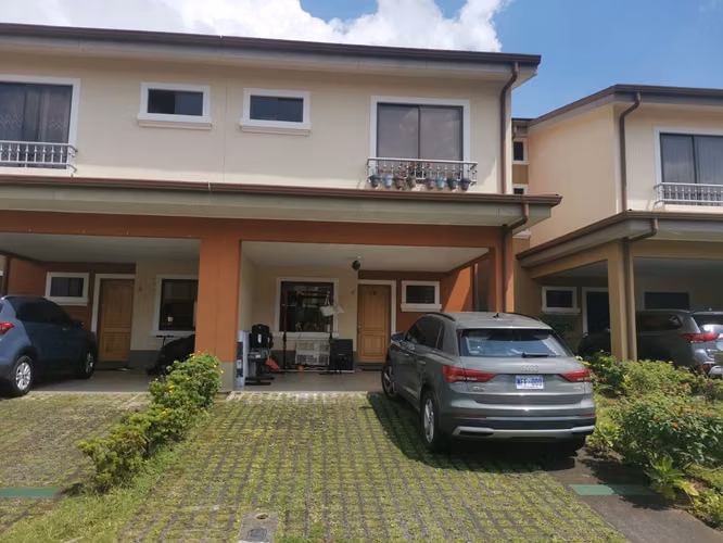 Venta de casa de dos plantas en Condominio La Floresta, Tres Ríos, Cartago, #4860 - Imagen 1