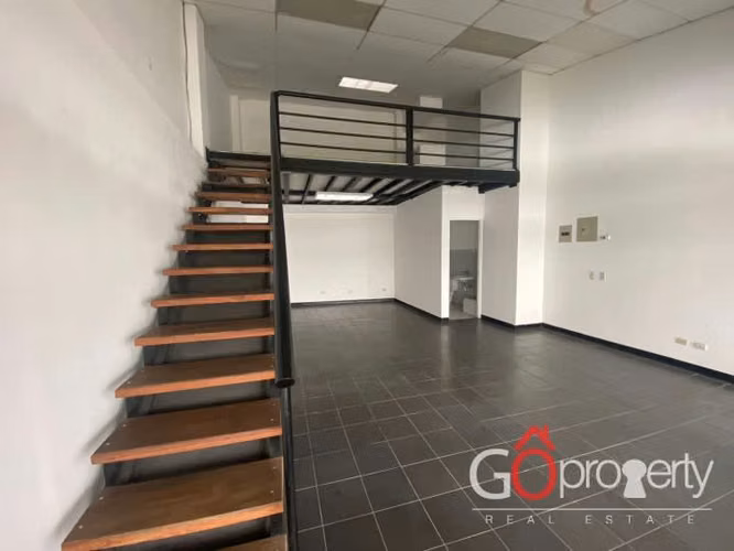 Se vende local en centro comercial en Rohrmoser, #4856