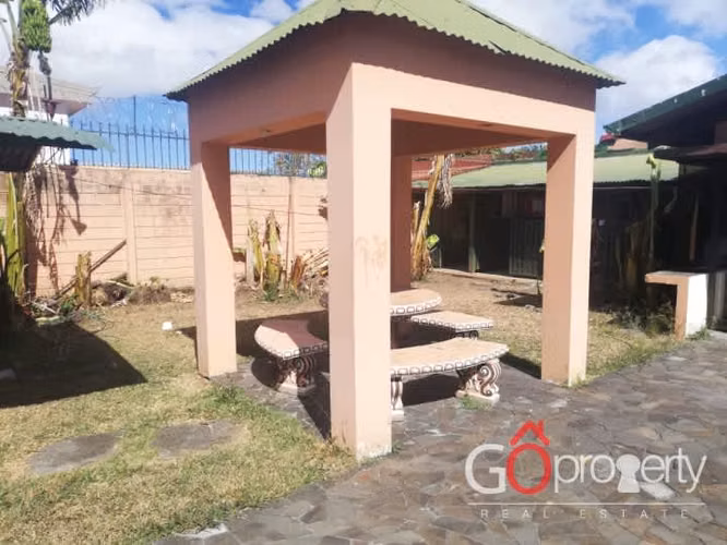 Venta de Casa Amplia en Lomas de Ayarco ID 3557