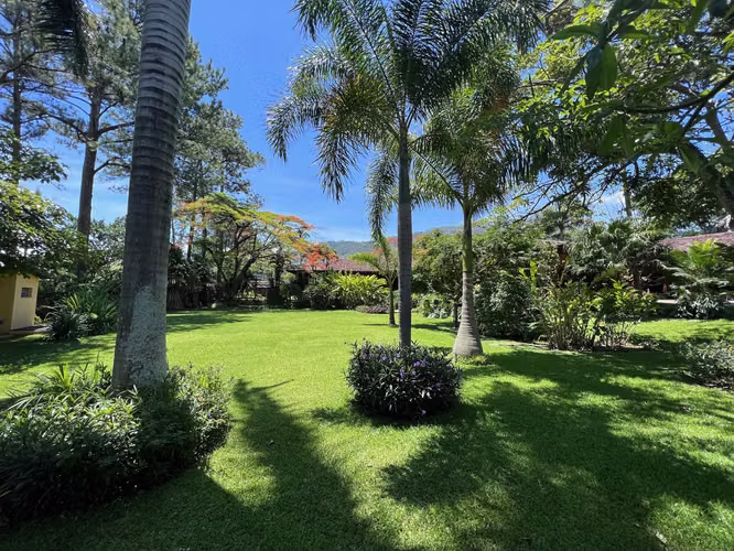 Casa para la venta en residencial en salitral Santa Ana - Imagen 3