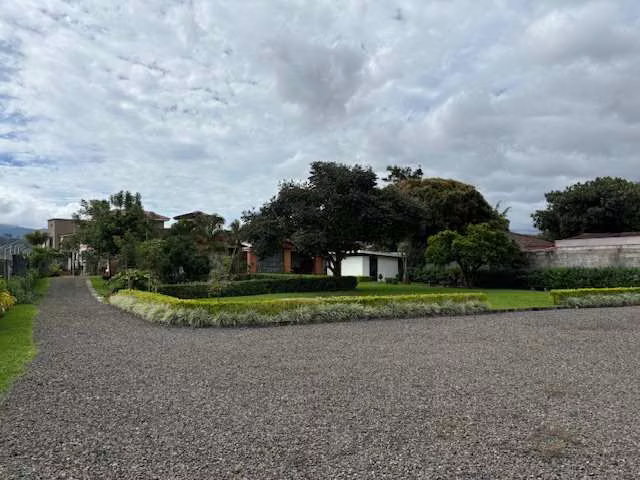 Alquiler de casa con uso de suelo mixto en Lomas de Ayarco, Curridabat, San José, #4572 - Imagen 3