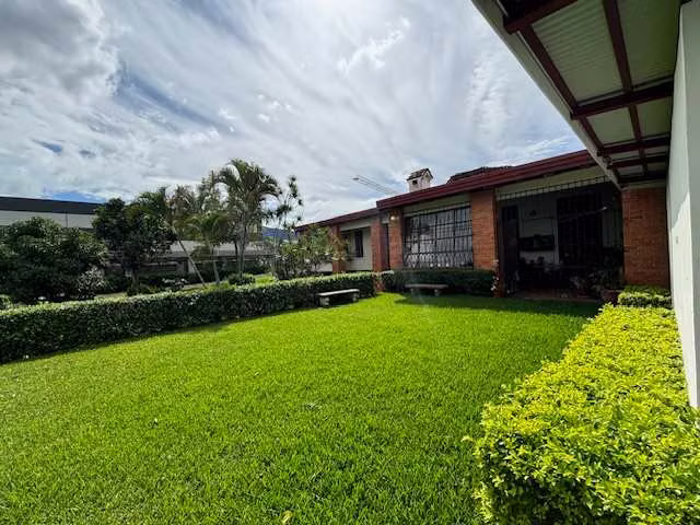Alquiler de casa con uso de suelo mixto en Lomas de Ayarco, Curridabat, San José, #4572 - Imagen 10