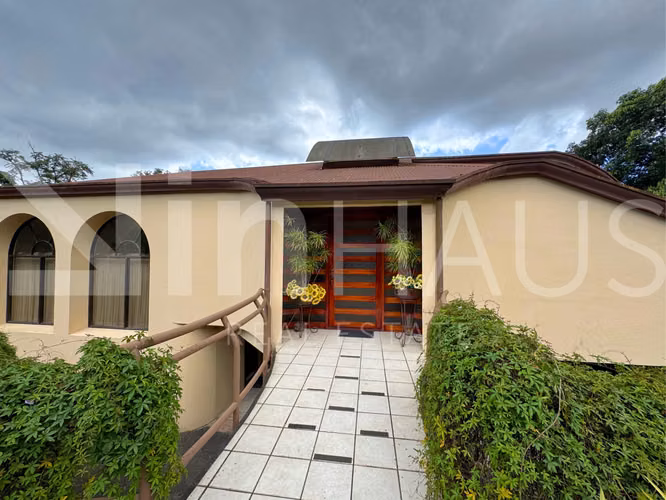 Venta de espectacular casa con dos apartamentos en San Ramón de Tres Ríos -EU - Imagen 14