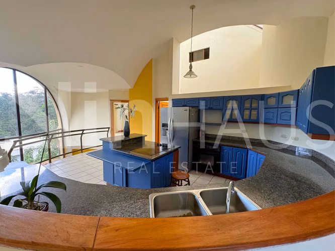 Venta de espectacular casa con dos apartamentos en San Ramón de Tres Ríos -EU - Imagen 8
