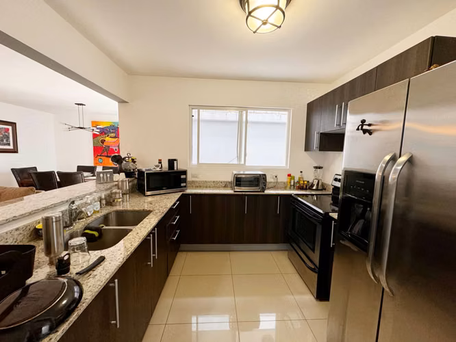 VENTA DE CASA EN CONDOMINIO EN ESCAZU (opcion amoblada completa) NEGOCIABLE