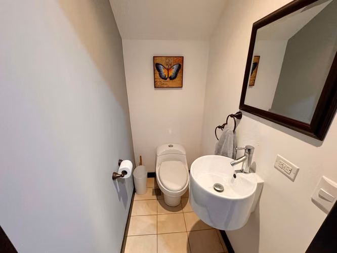 VENTA DE CASA EN CONDOMINIO EN ESCAZU (opcion amoblada completa) NEGOCIABLE