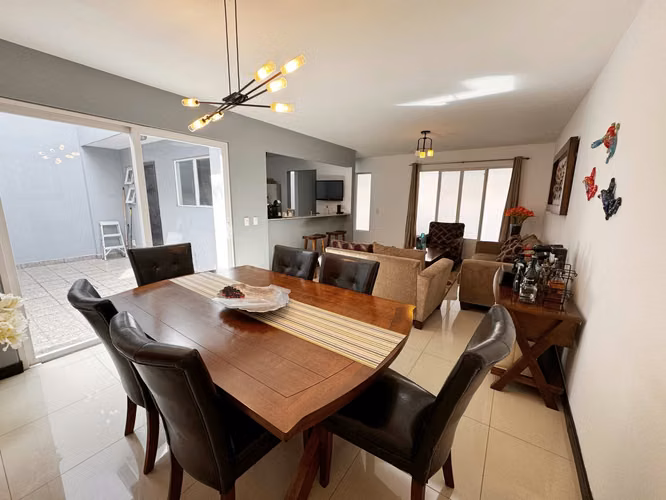 VENTA DE CASA EN CONDOMINIO EN ESCAZU (opcion amoblada completa) NEGOCIABLE