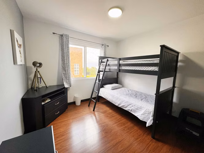 VENTA DE CASA EN CONDOMINIO EN ESCAZU (opcion amoblada completa) NEGOCIABLE