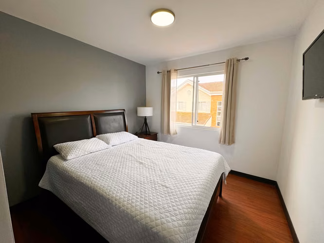 VENTA DE CASA EN CONDOMINIO EN ESCAZU (opcion amoblada completa) NEGOCIABLE