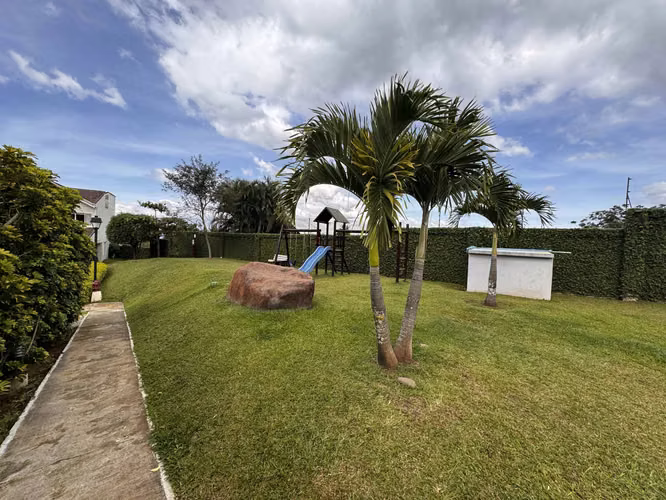 VENTA DE CASA EN CONDOMINIO EN ESCAZU (opcion amoblada completa) NEGOCIABLE