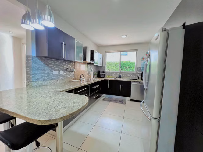 VENTA DE CASA - SANTA ANA - Imagen 2