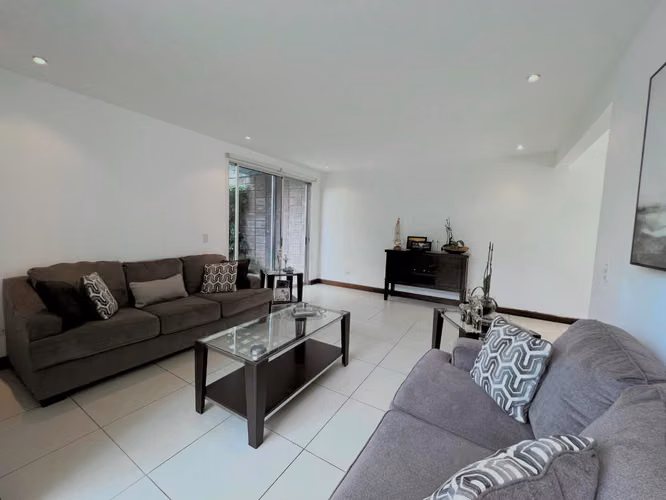 VENTA DE CASA - SANTA ANA - Imagen 8