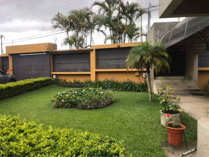 Venta de Propiedad Grande con 2 casas, Granadilla, Curridabat. 4153