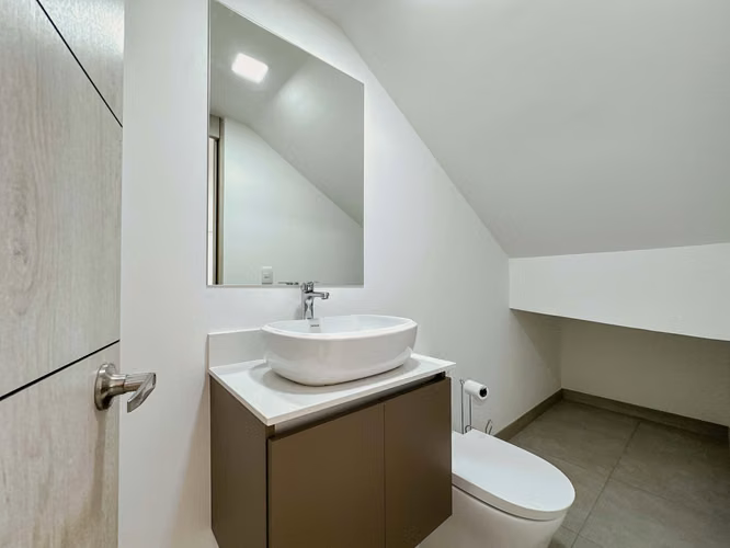 ALQUILER DE CASA MODERNA EN CONDOMINIO - ESCAZÚ - Imagen 4