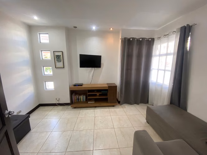 Venta de casa con habitación en primer planta en Condominio, Curridabat, San José, #4378 - Imagen 2