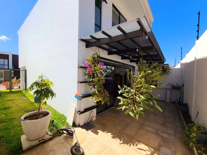 VENTA¡¡¡ POZOS SANTA ANA MODERNA CASA 3HAB/2.5 BAÑOS 2 PARQUEOS - Imagen 3